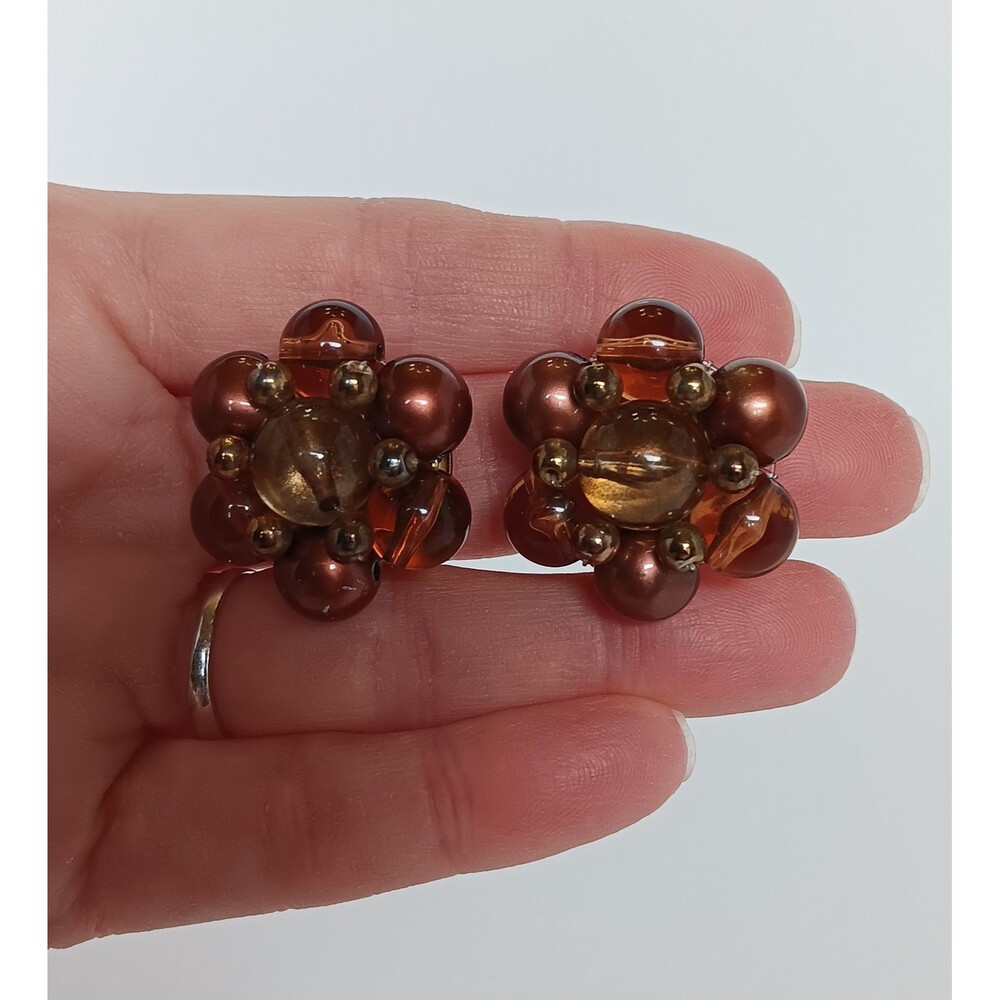 Vintage Brown Lucite Cluster Clip On Earrings 1.25 in - Picture 5 of 11